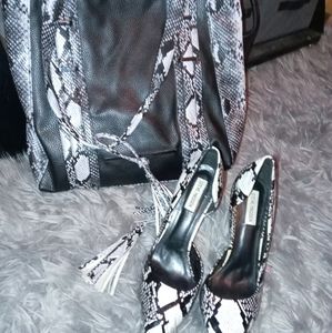 Snake print pumps w/matching bag